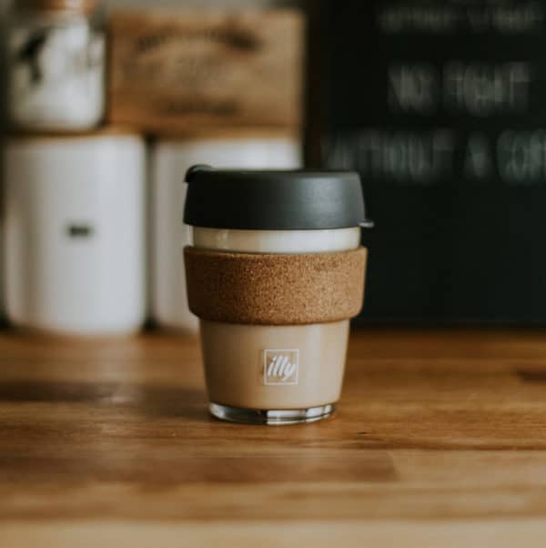 Trinkbecher Coffee to go becher wiederverwendbar Weihnachtsgeschenk sinnvolle Geschenke Nachhaltig Geburtstag EcoYou Kaffee Blog Tipps plastikfrei Leben ohne Plastik