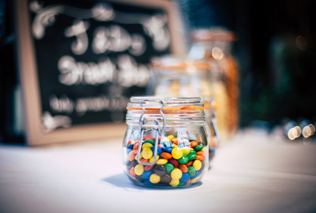 Geschenke in Glas Nachhaltige Geschenke Verpacken Glas Gutschein Flasche Verpackung Geschenkverpackung DIY Natur Gemüsebeutel EcoYou plastikfrei einkaufen ohne Plastik Weihnachten