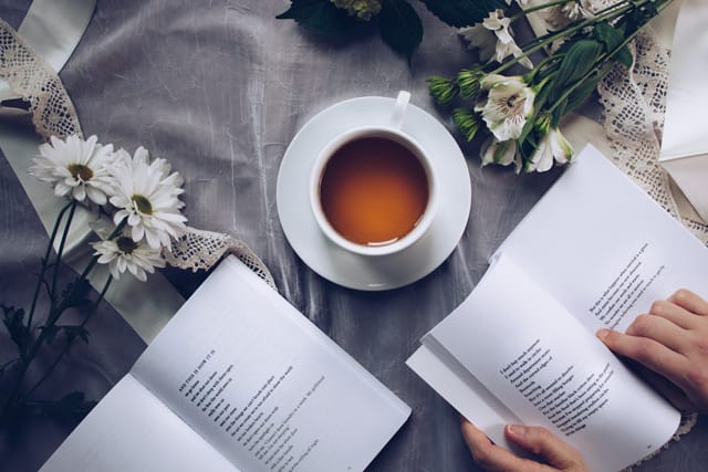 Me Time – Tee trinken und Lesen Lesen und Tee Trinken - Me Time Zeit für Mich Box Sprüche Blog EcoYou