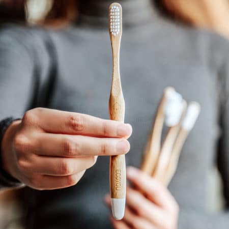 bambus zahnbürste holz zahnbürste zero waste für änfänger im badezimmer 