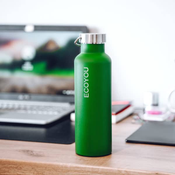 Isolierflasche grün Ecoyou Trinkflasche Geschenk für Weltreisende Vielreisende Zero Waste plastikfrei Geburtstag Weihnachten Backpacker 